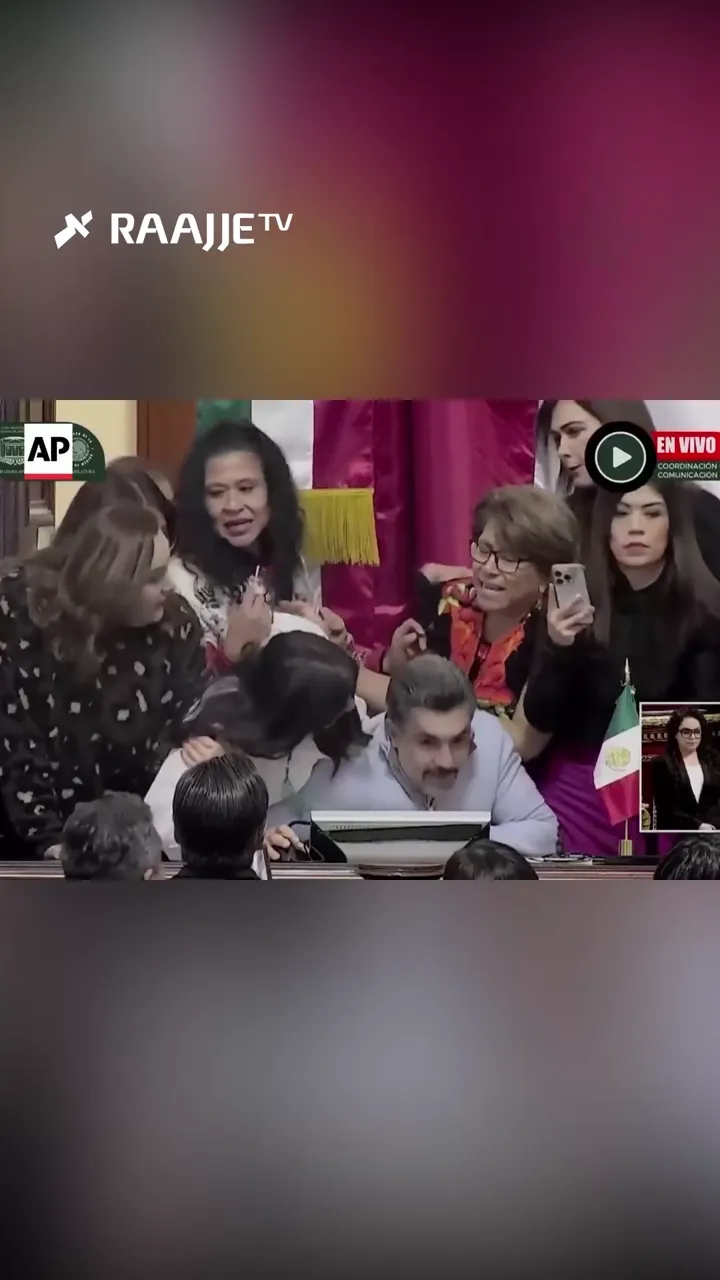 މެކްސިކޯ ސިޓީގެ ޓްރާންސްޕޭރެންސީ އިންސްޓިޓިއުޓް އުވާލުމަށް އިދިކޮޅު ނޭޝަނަލް އެކްޝަން ޕާޓީ އިން ހުށަހެޅުމުން މެކްސިކޯގެ ކޮންގްރެސްގައި ގާނޫނު ހަދާ މަޖިލީހުގެ މެންބަރުންގެ މެދުގައި ހިނގި ހަމަނުޖެހުން