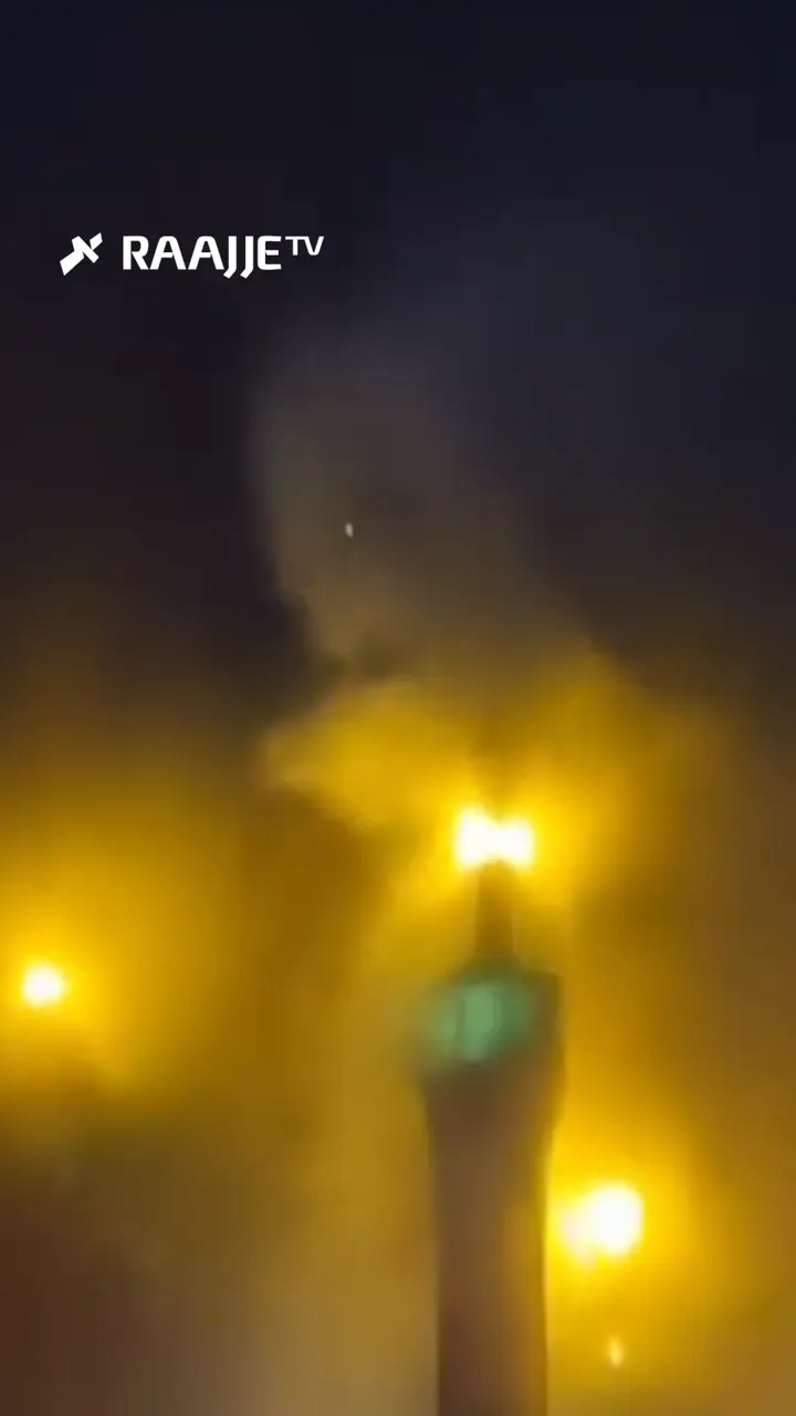 އީރާނުގެ މުޒާހަރާ ކުރާ މީހުން ތެހެރާނުގައި 25 މިސްކިތް، އިސްފަހާންގައި 10 މިސްކިތް އަންދާލައިފި، މީގެ ތެރޭގައި ތާރީޚީ މިސްކިތެއް ކަމަށްވާ މަސްޖިދު އަބޫޒަރު ހިމެނޭ