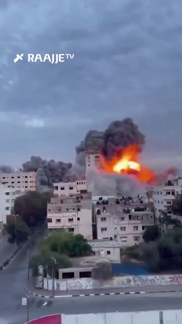 އިރާނުން އިސްރާއީލުގެ މެދުތެރޭގެ ސަރަހައްދުތަކަށް ވަރުގަދަ ހަމަލާތަކެއް ދީފި