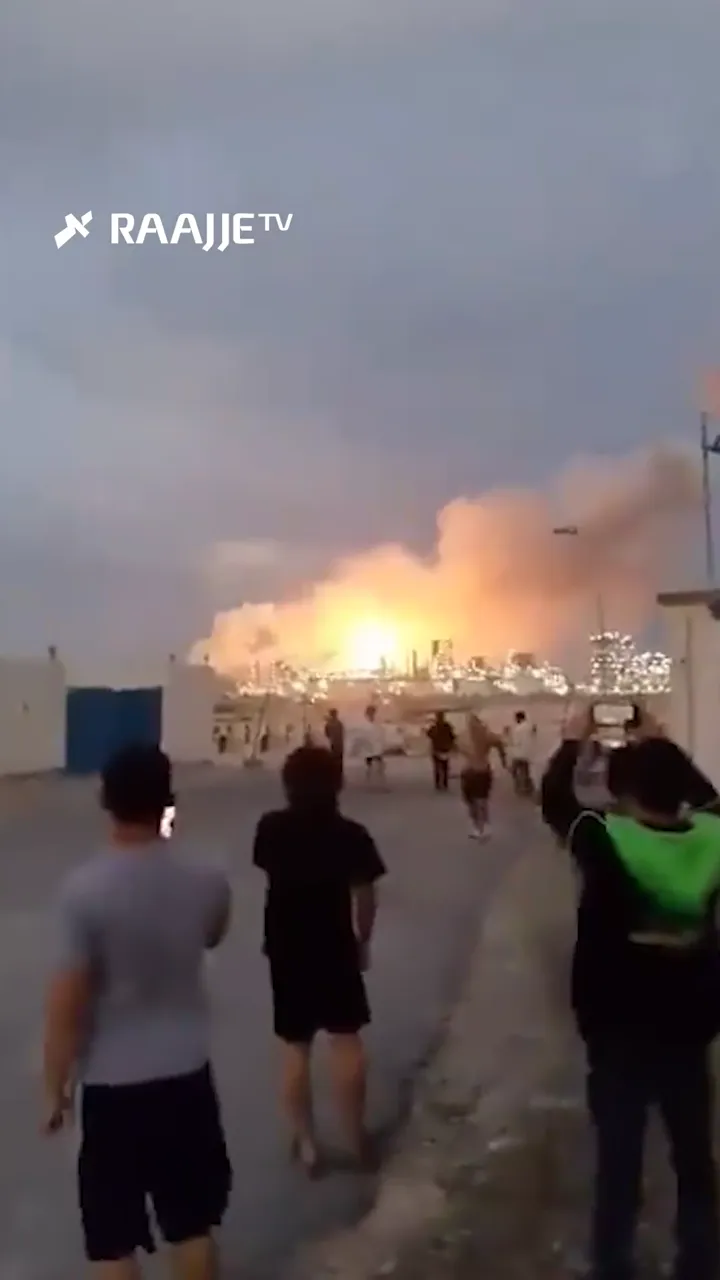 ބަހުރޭނަށް ވަރުގަދަ ހަމަލާއެއް އަމާޒުވެއްޖެއެވެ. ނަމަވެސް މި ހަމަލާ އަމާޒުވެފައިވަނީ އަސްކަރީ މަރުކަޒަކަށް ނޫނެވެ. މި ހަމަލާ އަމާޒުވީ އެ ގައުމުގެ ތެޔޮ ރިފައިނަރީއަށް.