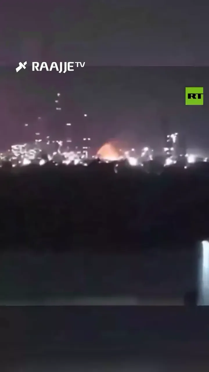 އިސްރާއީލުގެ މައި ތެޔޮ ސާފުކުރާ ކާރުޚާނާއަށް އަމާޒުކޮށް، އީރާނުން އުފައްދާފައިވާ "ޚައިބަރު" މަރުކާގެ ސޮލިޑް-ފިއުލް މިސައިލް ބޭނުންކޮށްގެން ބަދަލުހިފުމުގެ ވަރުގަދަ ހަމަލާތަކެއް ދީފި ކަމަށް އީރާނުން ބުނެފި