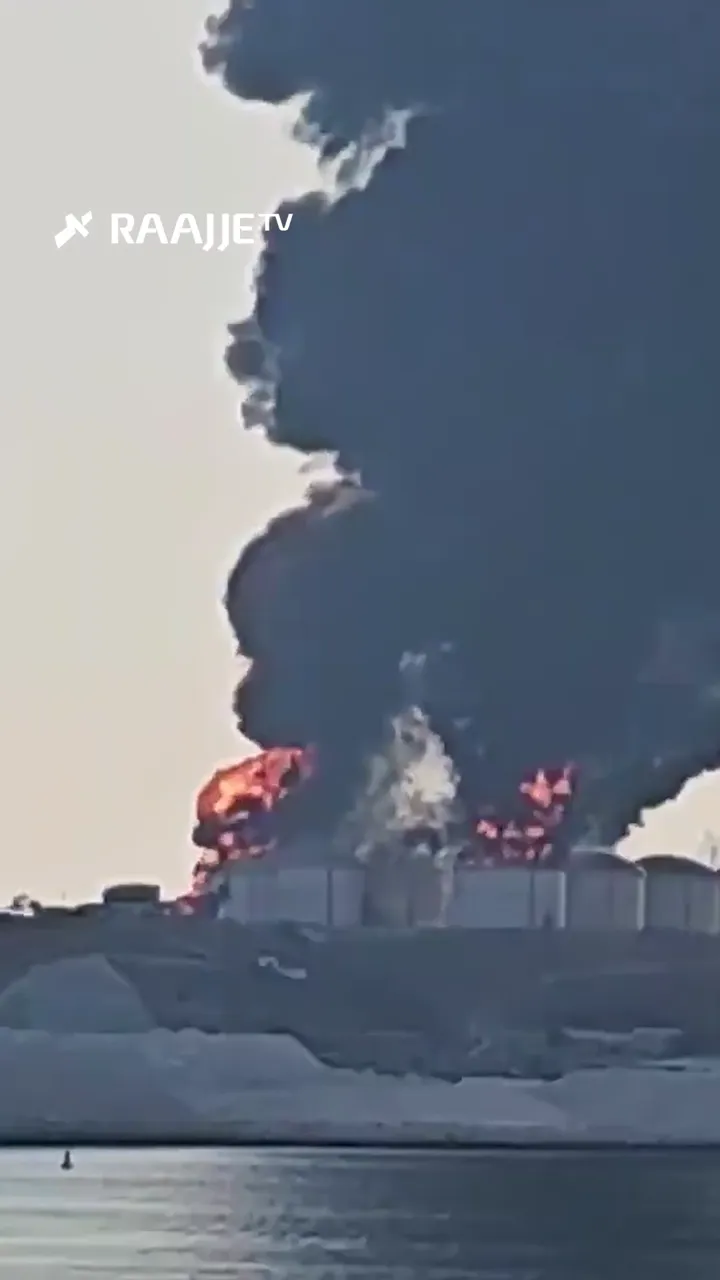 އޮމާންގެ ސަލާލާ ބަނދަރުގައި ހުރި ތެޔޮ ރައްކާކުރާ ޓޭންކުތަކަކަށް އީރާނުގެ ޑްރޯން ހަމަލާއެއް އަމާޒުވެއްޖެ