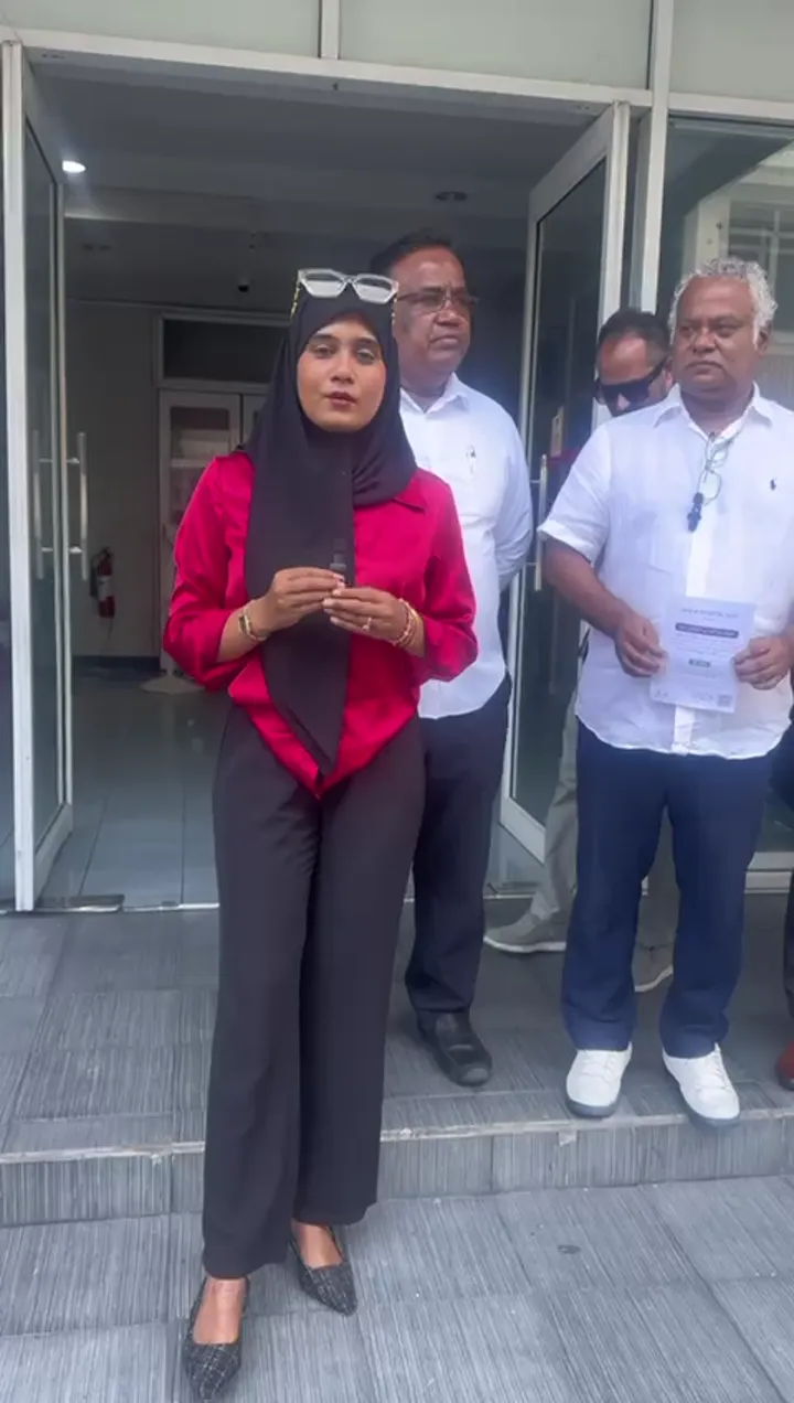 އިލެކްޝަން ކޮމިޝަނާއެކު އެމްޑީޕީން ބޭއްވި ބައްދަލުވުން: މިވަރުގެ ބޮޑު ވޯޓަކަށް ތައްޔާރުވާން އެކަށީގެންވާ ވަގުތު ނެތްކަން އީސީންވެސް ޤަބޫލުކުރި!