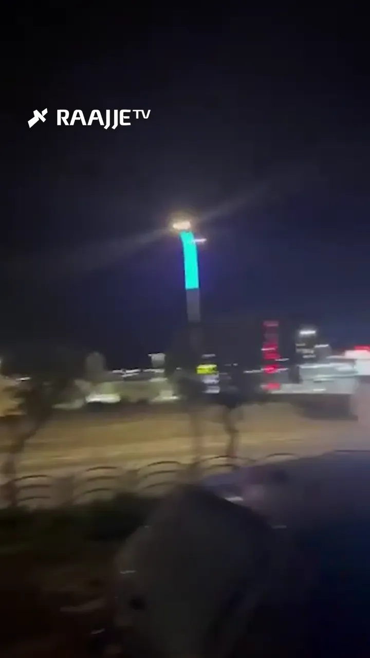 އިރާނުން ފޮނުވާލި މިސައިލެއް ބާރުގަދަ އަޑަކާއެކު އިސްރާއީލުގެ ދެކުނުގެ ސަރަހައްދަކަށް އަރާފައިވާކަން ހާމަވެއްޖެއެވެ. މި ހަމަލާގެ މަންޒަރުތައް ފެންނަ ވީޑިއޯ ފުޓޭޖެއް އިރާނުގެ ގުދުސް ފޯސްއިން މިހާރު ވަނީ އާންމުކޮށްފަ