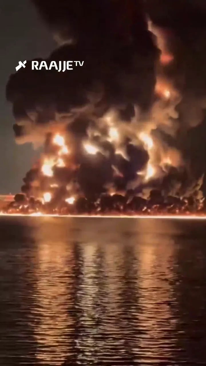 އިރާގުގެ އުއްމު ގަސްރު ބަނދަރު ކައިރިން ދަތުރުކުރަމުންދިޔަ އެމެރިކާގެ ތެޔޮު ޓޭންކަރެއް ކަމަށްވާ "ސޭފްސީ" އަށް ޑްރޯން ހަމަލާއެއް އަމާޒުވެއްޖެ