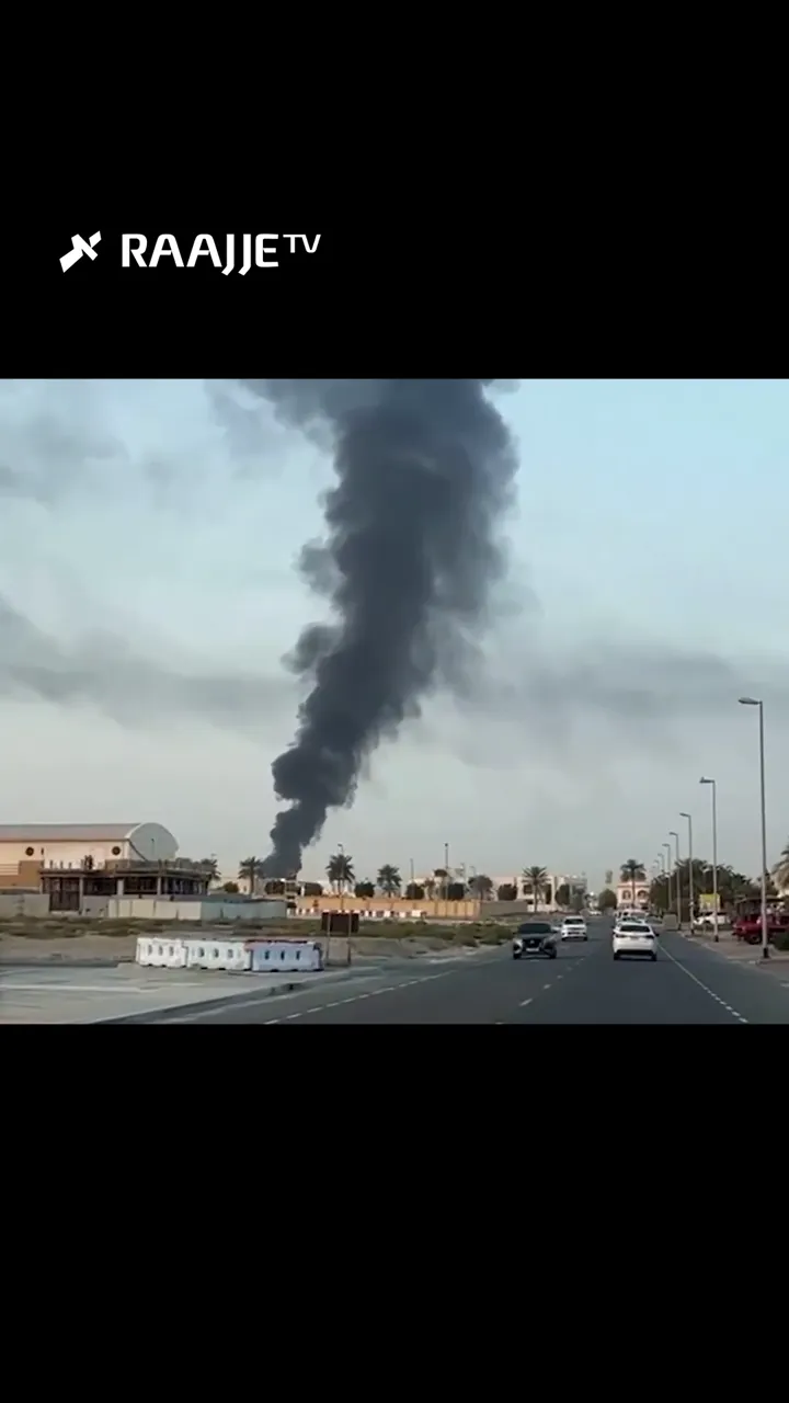 ދުބާއީ އިންޓަނޭޝަނަލް އެއާޕޯޓަށް އަމާޒުކޮށް އީރާނުން ޑްރޯން ހަމަލާއެއް ދީފިއެވެ. މި ހަމަލާގައި ތެޔޮ ޓޭންކަރެއްގައި ރޯވެ، ދުން އަރަމުންދާ މަންޒަރު ވަނީ ފެނިފައެވެ