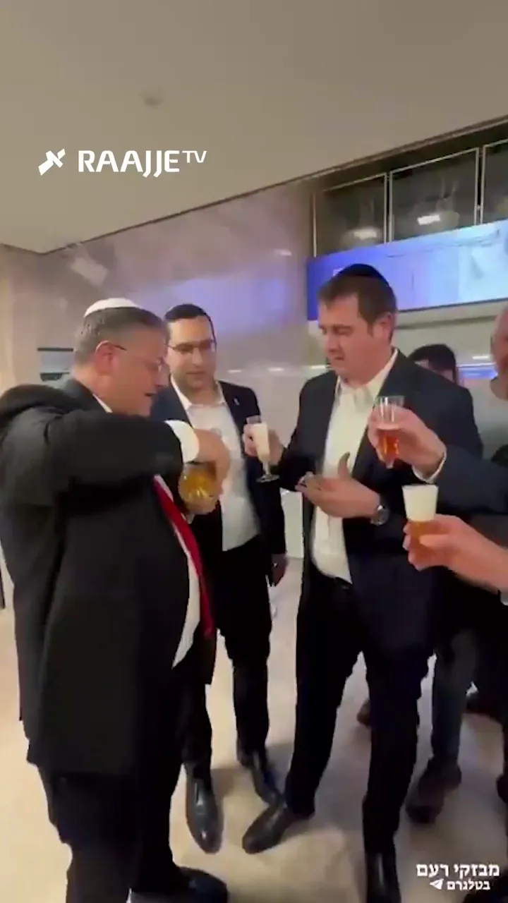 އިސްރާއީލުގެ ނޭޝަނަލް ސެކިއުރިޓީ މިނިސްޓަރު އިތަމާރު ބެން-ގްވީރު ވަނީ ފަލަސްތީނުގެ އަސީރުންނަށް މަރުގެ އަދަބު ދިނުމުގެ ގާނޫނު ފާސްވުމާ ގުޅިގެން އެކަން ފާހަގަކުރައްވާ އުފާފާޅުކުރައްވާ ވީޑިއޯ