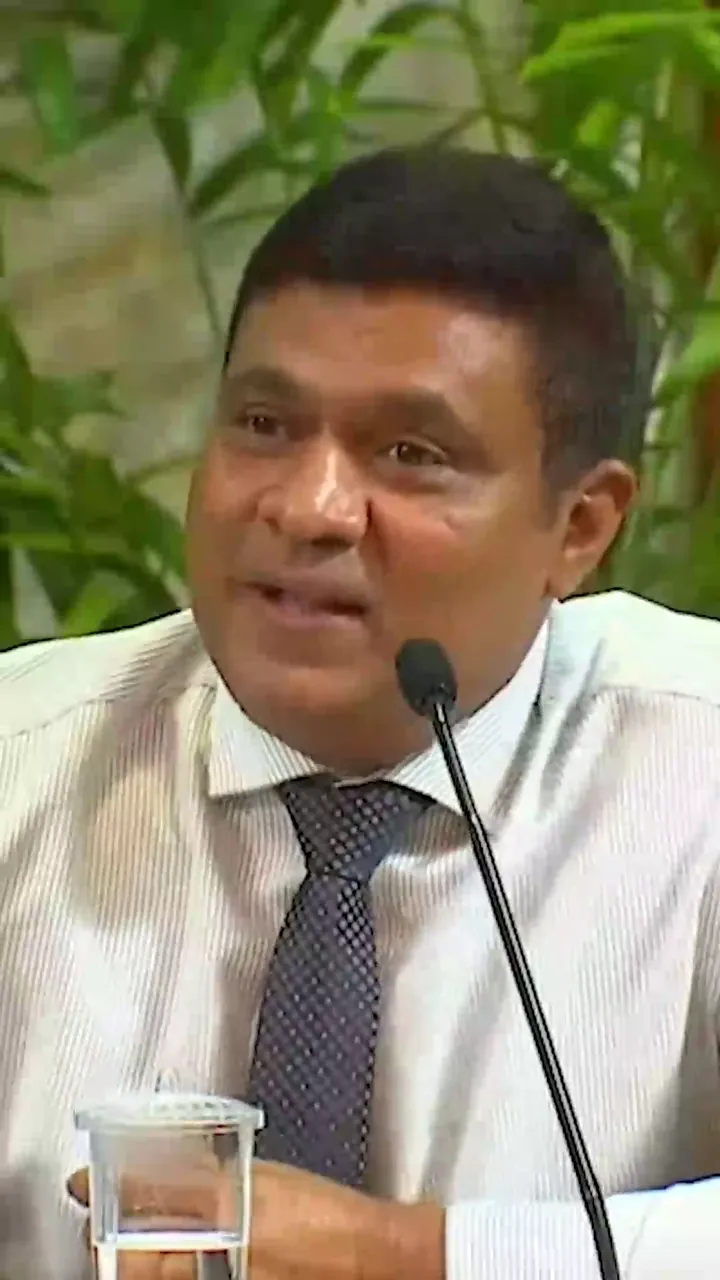 ފަތުރުވެރިކަމުގެ ސިނާޢަތަށް 500 މިލިއަން ޑޮލަރުގެ ގެއްލުންވެފައިވާތީ، ސިނާއަތް ސަލާމަތްކުރަން ބައެއް ޖަމިއްޔާތަކުން ވަނީ ކުއްލި އެހީއަށް އެދިފައި، ނަމަވެސް ވަޒީރު ވިދާޅުވީ، އެ އަދަދު އައިގޮތެއް ސާފުނުވާކަމަށް