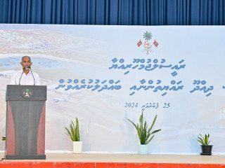 President Muizzu speaking to the residents of Dhidhdhoo island