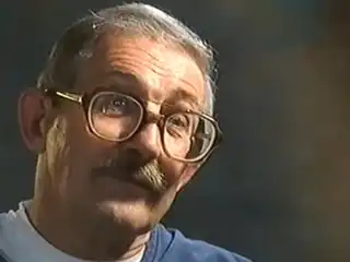 ސީއައިއޭގެ ކުރީގެ އޮފިސަރެއް ކަމަށްވާ އެލްޑްރިޗް ހޭޒެން އޭމްސް