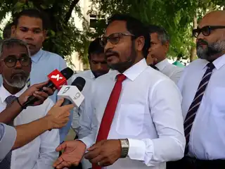 ބުދަ ދުވަހު އެމްޑީޕީގެ ޕާލިމަންޓްރީ ގްރޫޕުން ބޭއްވި ނޫސްވެރިންގެ ބައްދަލުވުމުގައި ރައްޔިތުންގެ މަޖިލީހުގެ ތޮއްޑޫ ދާއިރާގެ މެންބަރު ހުސެއިން ސަމީރު ވާހަކަ ދައްކަވަނީ. 