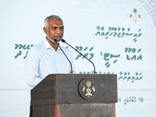 President Muizzu speaking with the residents of Maradhoo and Maradhoo Feydhoo