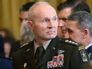 އެމެެރިކާގެ އަސްކަރިއްޔާގެ ޗީފް އޮފް ސްޓާފް މަގާމުން ވަކި ކޮށްފި