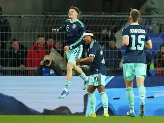 މެޗުގައި ލަނޑު ޖެހުމަށް ފަހު ޖަރުމަނުގެ ވާޓްޒް އުފާ ފާޅު ކުރަނީ