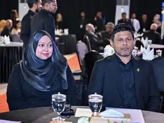 ނައިބު ރައީސް ހުސައިން މުހައްމަދު ލަތީފްއާއި އަނބިކަނބަލުން އައިޝަތު އަފްރީން މުހައްމަދު 