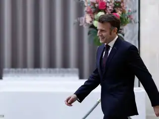 އެޕްސްޓީންއާ މެކްރޮންއާ ދެމެދު ގުޅުމެއް އޮތް ކަމަށް ބުނެ، ރަޝިޔާއާ ގުޅުން ހުރި ބަޔަކު ދޮގު ޚަބަރު ތަކެއް ފެތުރި 