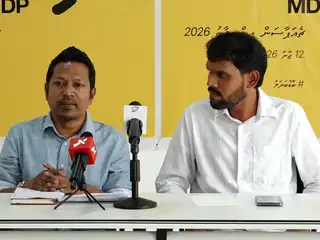 ނޫސްވެރިކަމުގެ ދިފާއުގައި ކުރިއަށް ގެންދިޔަ އިހުތިޖާޖެއްގެ ތެރެއިން ސޯޝަލް މީޑިއާ އެކްޓިވިސްޓު ޝަމްއޫނު ޖަލީލު (ލޫކަސް) ހައްޔަރުކުރި މައްސަލައާ ގުޅިގެން ހުރި ކަންބޮޑުވުންތައްފާޅު ކުރުމަށް ހޯމަ ދުވަހު ބޭއްވި ނޫސްވެރިންގެ ބައްދަލުވުމުގައި ރައްޔިތުންގެ މަޖިލީހުގެ ކުރީގެ މެންބަރު އަދި ގާނޫނީ ވަކީލު އިމްތިޔާޒު ފަހުމީ ވާހަކަ ދައްކަވަނީ. 
