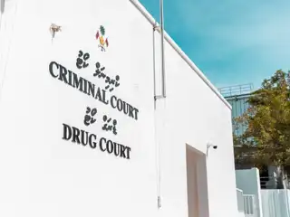 އަންހެނަކަށް ވެގެން ވަގު އައިޑީއެއް ހިންގައި، ހަތް ލައްކައަށް ވުރެ ގިނަ ރުފިޔާ ހޯދި މީހަކު ޖަލަށްލައިފި