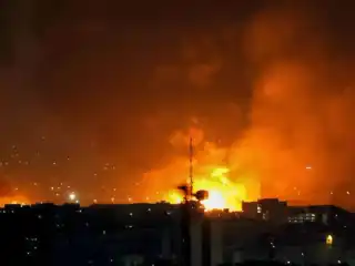 އީރާން ހަނގުރާމައިގެ އަށްވަނަ ދުވަސް: އެމެރިކާ އާއި އިޒްރޭލުން އީރާނަށް ދެމުންދާ ހަމަލާތަކާ ގުޅިގެން ހިނގަމުންދަނީ ކޮން ކަންތައްތަކެއް؟