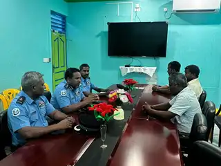 ފީއަލީގައި ހިނގި އަލިފާނުގެ ހާދިސާއާ ގުޅިގެން ކުރިއަށްދާ ތަހުގީގާއި، އެކަމާ ގުޅިގެން އަޅަމުންދާ ފިޔަވަޅުތަކާ ބެހޭގޮތުން ފުލުހުން ކައުންސިލާއި ބައްދަލުކުރުން.