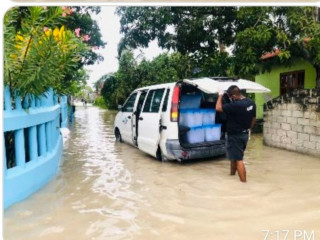 އައްޑޫ ސިޓީ: މެދު ނުކެނޑި ވޭތުވެދިޔަ 24 ގަޑިއިރު އައްޑޫއަށް ބޯކޮށް ވާރޭ ވެހުމުގެ ސަބަބުން އައްޑޫގެ އެކި އަވަށްތަކުގައި ފެންބޮޑުވެ، ގިނަ ގޭގޭ ތަކަށްވެސް ވަނީ ފެނުގެ އަސަރަ ކޮށްފަ، ހާލުގައި ޖެހުނު ގޭގެއ