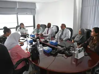 ހިއުމަން ރައިޓްސް ކޮމިޝަން (އެޗްއާރްސީއެމް)ގެ މެންބަރުން ކުރިއަށް ގެންދިޔަ ބައްދަލުވުމެއްގެ ތެރެއިން