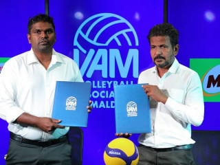 RaajjeTV’s Head of Programmes and Coordination, Amir Saleem signed the contract on behalf of the station while VAM President Mohamed Ranesh signed for the association