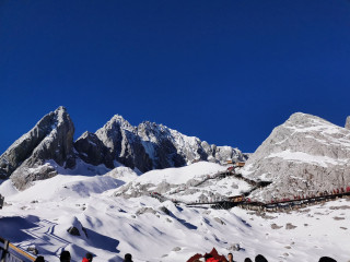 ޔުލޯންގެ ސްނޯ މައުންޓެއިން