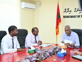 President Muizzu met island councilors and WDC members of L. Isdhoo on Thursday