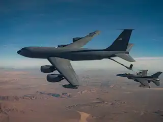 އެމެރިކާގެ އަސްކަރިއްޔާގެ ބާރެއްގެ ގޮތުގައި ބެލެވޭ ކޭސީ-135 ބޯޓު ވައްޓާލައިފި