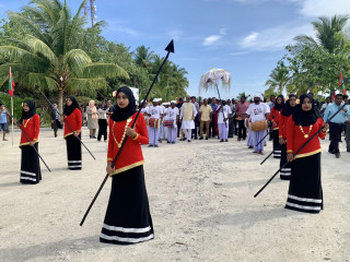 މަރުހަބާ ދެންނެވުމުގެ ކަންތައް ކުރިއަށް ދިޔަ ވަގުތު ރަސްދޫގެ ރައްޔިތުން ވަނީ ސަގާފީ ގިނަ ހަރަކާތްތަކެއް ދައްކާދީފައި