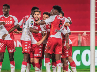 މޮނާކޯ އާއި ޕީއެސްޖީ ބައްދަލުކުރި މެޗުގެ ތެރެއިން: މި މެޗުން މޮނާކޯ މޮޅުވީ 3-2 ން