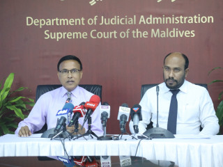 ޗީފް ޖުޑީޝަލް އެޑްމިނިސްޓްރޭޓަރު ޑރ. އަބްދުﷲ ނަޒީރާއި ޖުޑީޝަލް އެކަޑަމީގެ ޗާންސެލަރު އަހުމަދު މާޖިދު ނޫސްވެރިންގެ ބައްދަލުވުމެއްގައި