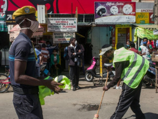 މަޑަގަސްކަރާގައި މާސްކު ނާޅާ މީހުންގެ އަދަބަކީ މަގުމަތި ސާފުކުރުން
