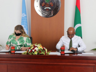 ފޮރިން މިނިސްޓަރ އަބްދުﷲ ޝާހިދު އާއި އދގެ ރެޒިޑެންޓް ކޯޑިނޭޓަރ ކެތަރިން ހެސްވޯލް