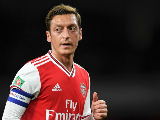 އާސެނަލަށް ކުޅެމުން އަންނަ ޖަރުމަނުގެ މިޑްފީލްޑަރު މެސުޓް އޮޒިލް