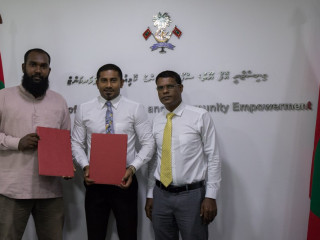 ހަތަރު ރަށެއްގައި ފުޓްސަލް ދަނޑު އެޅުމުގެ މަސައްކަތް ހަވާލުކޮށްފި