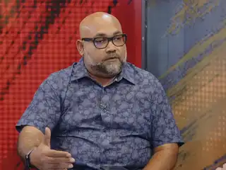 މެންބަރު އަހުމަދު ޝާކިރު "ދިވެހީންގެ ބިން ދިވެހީންނަށް" ކަވަރޭޖްގައި ވާހަކަދައްކަވަނީ