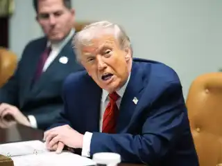 ސިޔާދަތަށް ނުރައްކާވާ ބޭކާރު ބައެއް ކަމަށް ބުނެ، ބައިނަލްއަޤުވާމީ 66 ޖަމިއްޔާ އަކުން އެމެރިކާ ވަކިވާން ޓްރަމްޕް ނިންމަވައިފި 