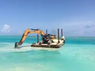 ހައިމާކު ދަތްގަނޑު ދެ ފަހަރަކު ޖައްސާލި ގޮތަށް، ވެލިދޫ ބަނދަރު ގެ މަސައްކަތް ހުއްޓިފަ