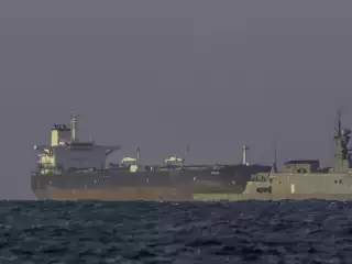 އެމެރިކާ ސިފައިން ވެނެޒުއެލާ ކައިރިން ބޮޑު ތެޔޮ ޓޭންކަރެއް ހިފައިފި، ވެނެޒުއޭލާ އިން ބުނީ މިއީ ކަނޑުފޭރުން ކަމަށް!