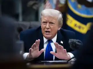 ބާރުގެ ބޭނުން ކޮށްގެން ވިޔަސް ގްރީންލޭންޑް ހިފާނެ ކަމަށް ޓްރަމްޕް ވިދާޅުވެއްޖެ 