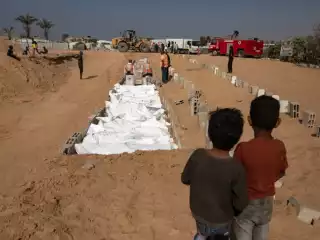 ޣާއްޒާ ހަނގުރާމަ - ހަނގުރާމަ ހުއްޓާލުމުގެ އެއްބަސްވުމުގެ ދަށުން ޣައްޒާއަށް ހަށިތައް ގެނައުން