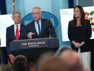 އެމެރިކާގެ ސެކެރެޓަރީ އޮފް ހެލްތް ރޮބަޓް އެފް ކެނެޑީ ޖޫނިއަރ