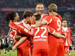 މެޗުގައި ލަނޑު ޖެހުމަށް ފަހު ބަޔާންގެ ކުޅުންތެރިން އުފާ ފާޅު ކުރަނީ