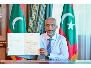 ދިވެހިރާއްޖޭގެ އިދާރީ ދާއިރާތައް ލާމަރުކަޒީ އުސޫލުން ހިންގުމުގެ ޤާނޫނަށް 19 ވަނަ އިސްލާހު ގެނައުމުގެ ބިލު ރައީސް މުއިއްޒު ތަސްދީގުކުރައްވައިފި