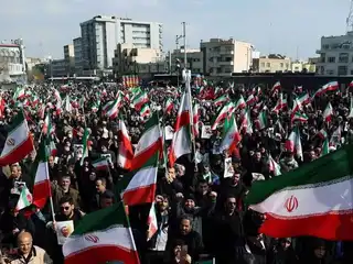 އިސްލާމީ އިންގިލާބުގެ އައު ލީޑަރު އާޔަތުﷲ ސައްޔިދު މުޖުތަބާ ޚާމަނާއީއަށް ބައިއަތު ހިފުމަށްޓަކައި، 2026 މާރިޗު 9 ވަނަ ދުވަހު ތެހެރާންގެ އިންގިލާބް މައިދާނަށް ގިނަ އަދަދެއްގެ ބަޔަކު އެއްވެފައި.