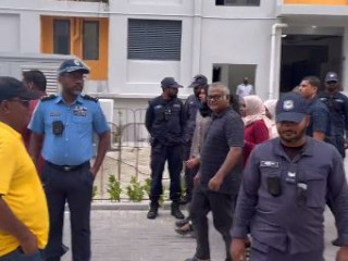 ފަޒްނާ ދޮރުން ދޮރަށް ހިޔާ ފްލެޓްތަކަށް ވަޑައިގަތުމުން ހަމަނުޖެހުން ހިންގަން މަސައްކަތްކުރުން