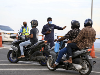 ލޮކްޑައުން އަމުރު ތަންފީޒުކުރުމަށް ފުލުހުން މަގުތަކުގައި ހަރަކާތްތެރިވަނީ