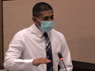 ކުޅިވަރާ ބެހޭ ވަޒީރު އަޙްމަދު މަޙްލޫފް ހޯމަ ދުވަހު ބޭއްވި ރައްޔިތުންގެ މަޖިލީހުގެ ޖަލްސާގައި